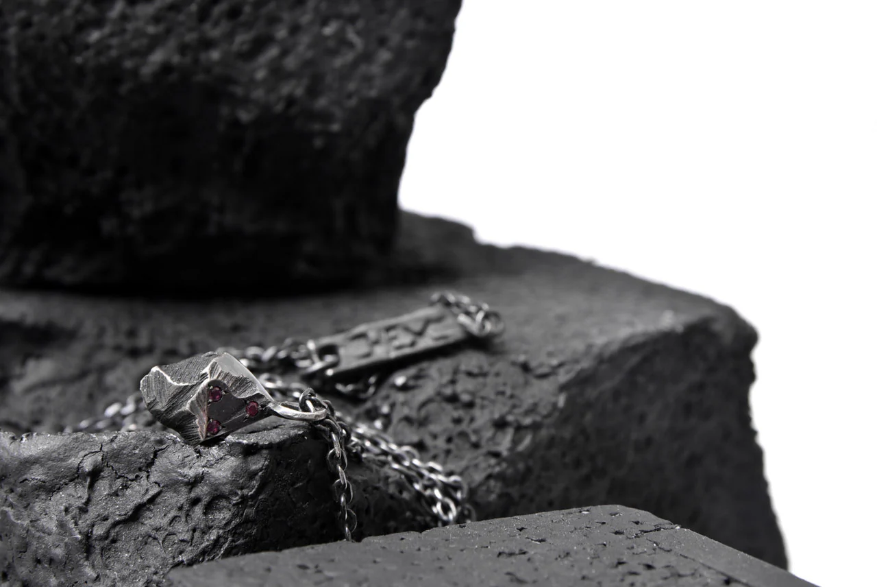 GASPARD HEX Lithos Pendant stealing silver with 3 rubies - Image 10