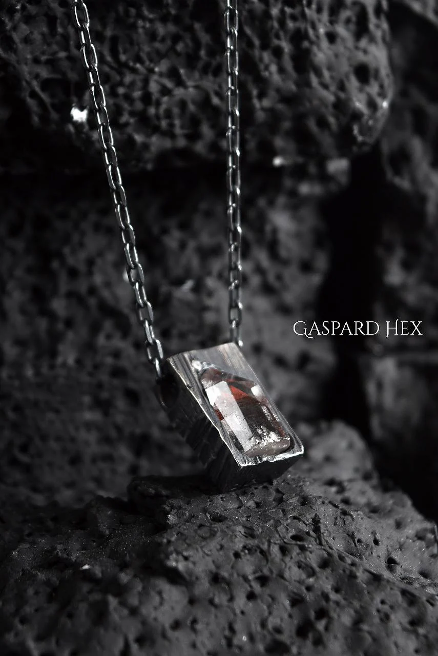 GASPARD HEX Quartz Inclusion Pendant Small 52cm chain - Image 10