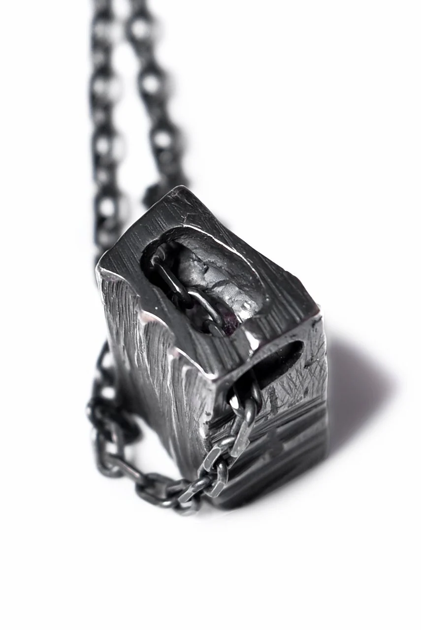 GASPARD HEX Quartz Inclusion Pendant Small 52cm chain - Image 8