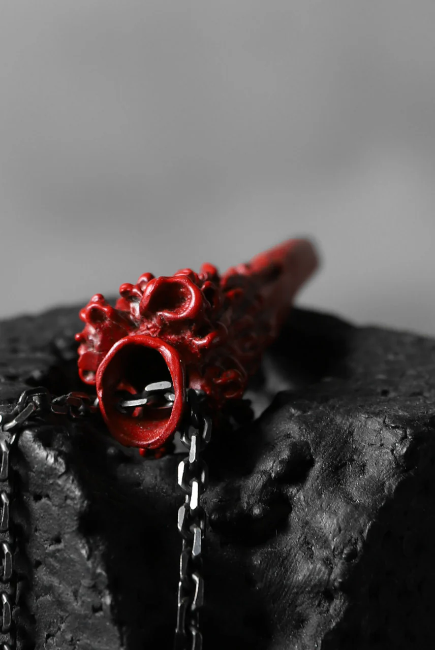 GASPARD HEX Small Horn bronze with red coating / 60cm chain - Image 12