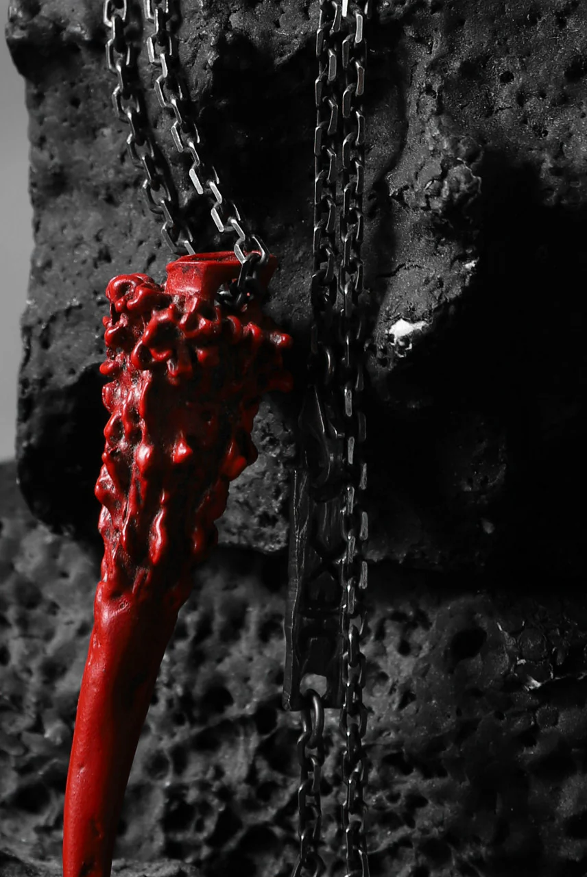 GASPARD HEX Small Horn bronze with red coating / 60cm chain - Image 4