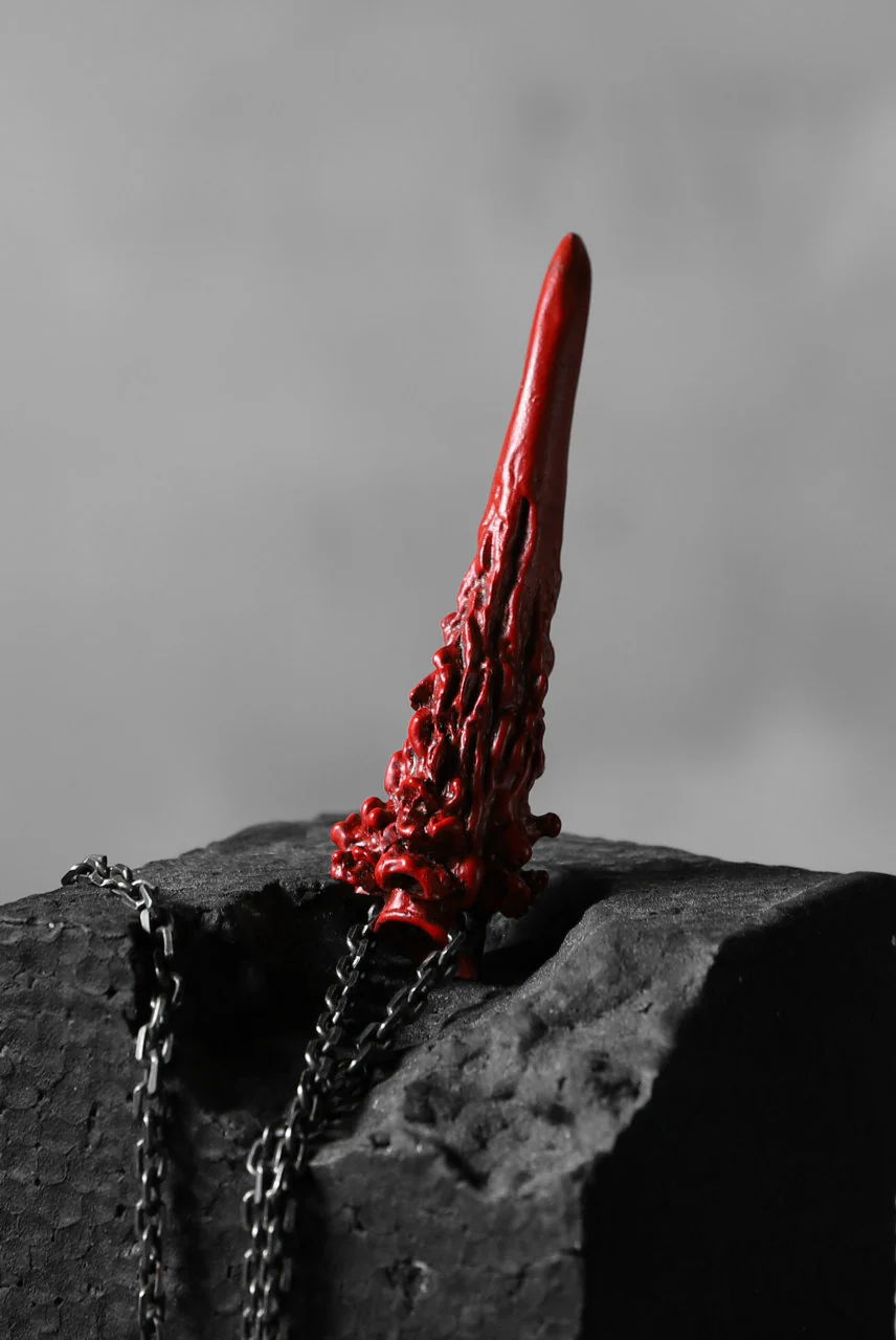 GASPARD HEX Small Horn bronze with red coating / 60cm chain - Image 8