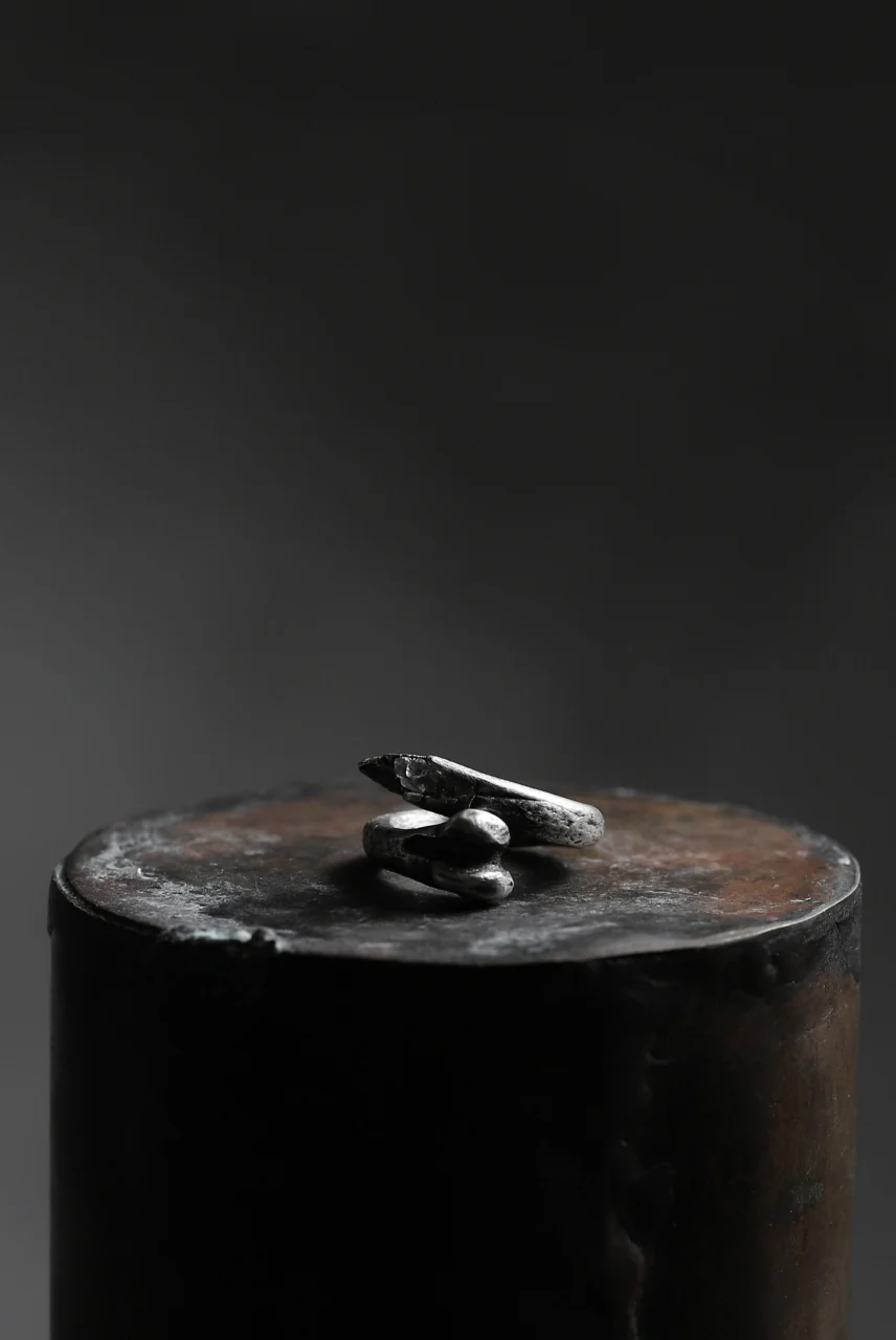 Holzpuppe exclusive Bone ring with White Quartz - Image 12