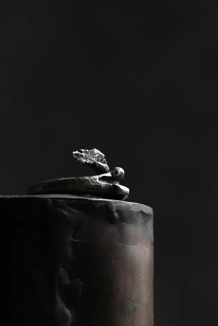 Holzpuppe exclusive Bone ring with White Quartz - Image 15