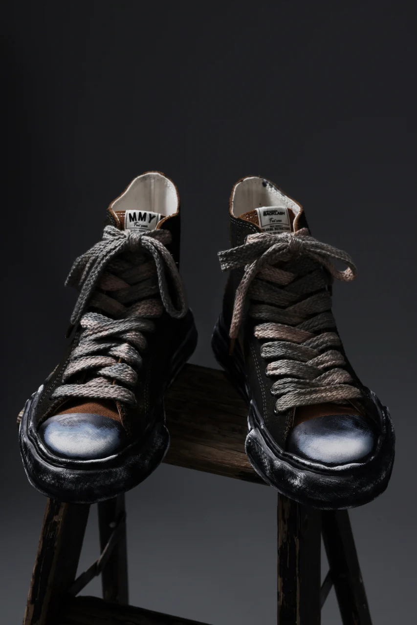 ISAMU KATAYAMA BACKLASH xx Maison MIHARA YASUHIRO “PETERSON” OG SOLE STEER SUEDE GARMENT-DYED HIGH-TOP SNEAKER (BLACK) - Image 31