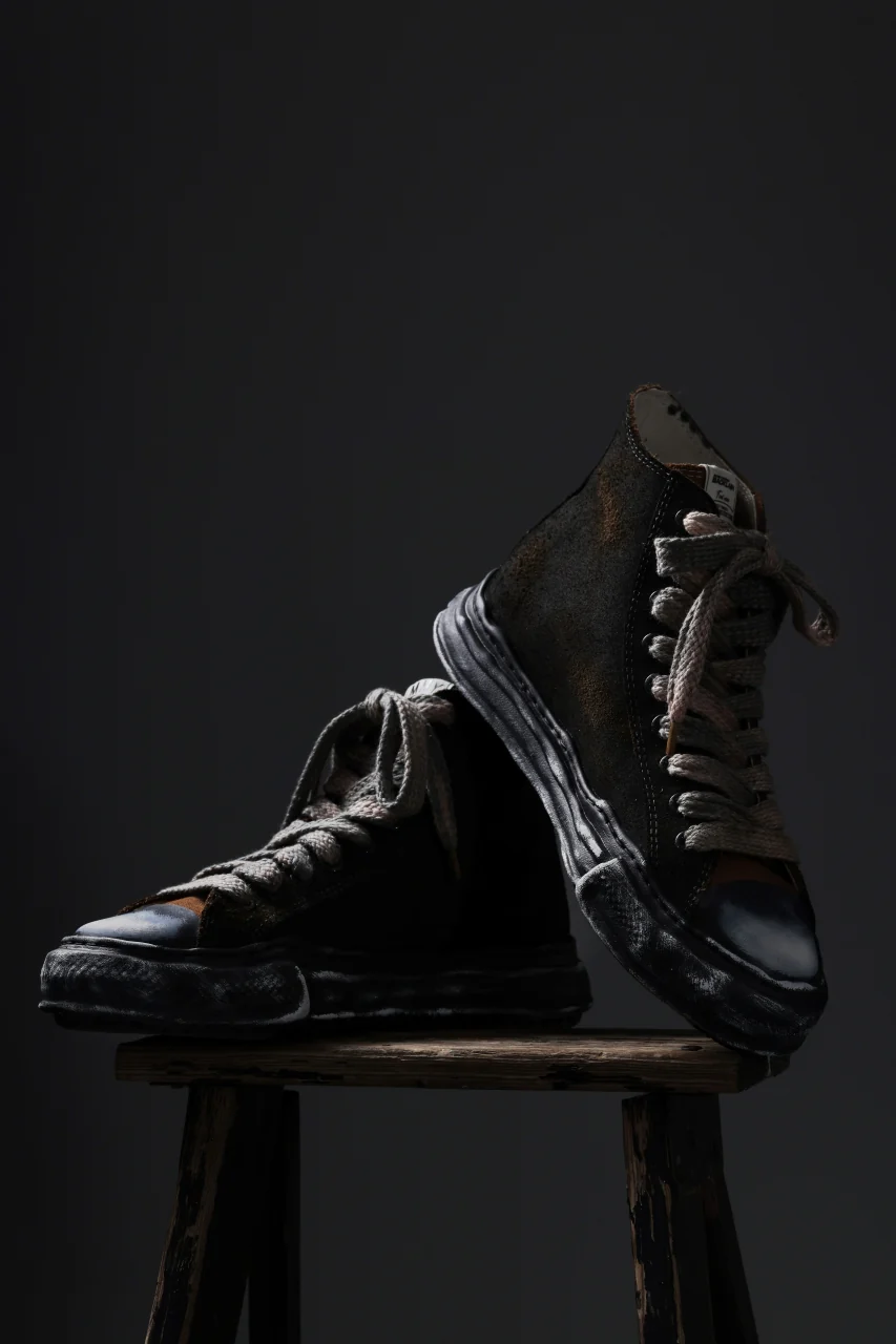 ISAMU KATAYAMA BACKLASH xx Maison MIHARA YASUHIRO “PETERSON” OG SOLE STEER SUEDE GARMENT-DYED HIGH-TOP SNEAKER (BLACK) - Image 33