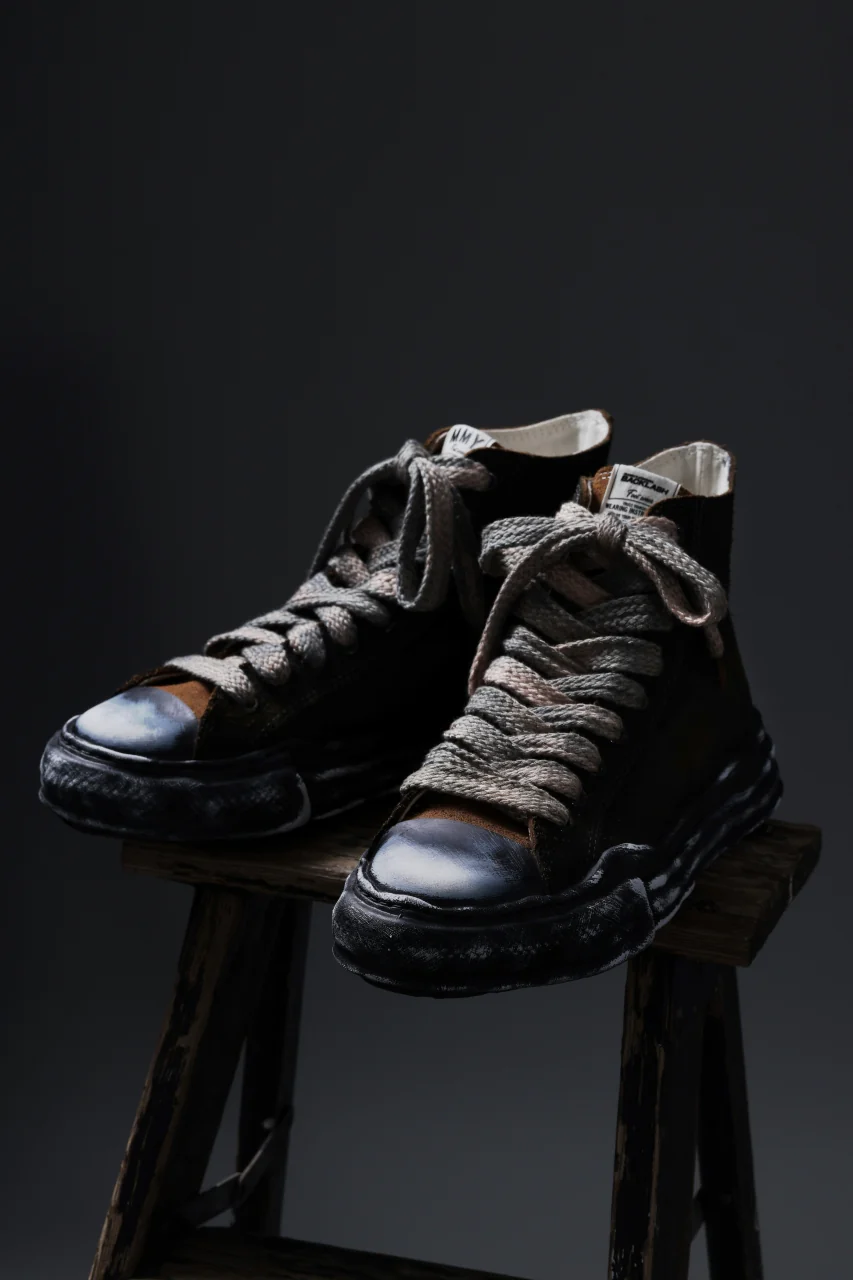 ISAMU KATAYAMA BACKLASH xx Maison MIHARA YASUHIRO “PETERSON” OG SOLE STEER SUEDE GARMENT-DYED HIGH-TOP SNEAKER (BLACK) - Image 34