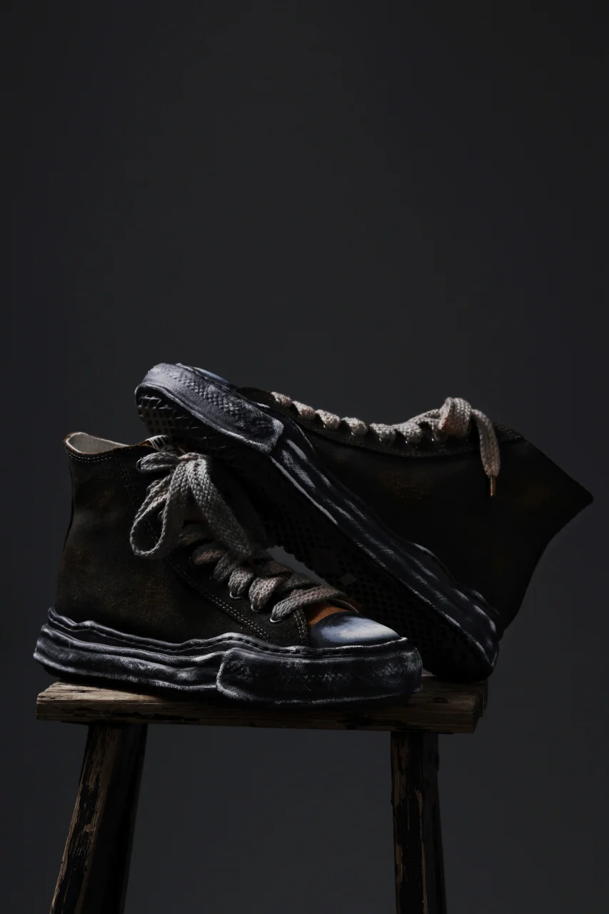 ISAMU KATAYAMA BACKLASH xx Maison MIHARA YASUHIRO “PETERSON” OG SOLE STEER SUEDE GARMENT-DYED HIGH-TOP SNEAKER (BLACK) - Image 37