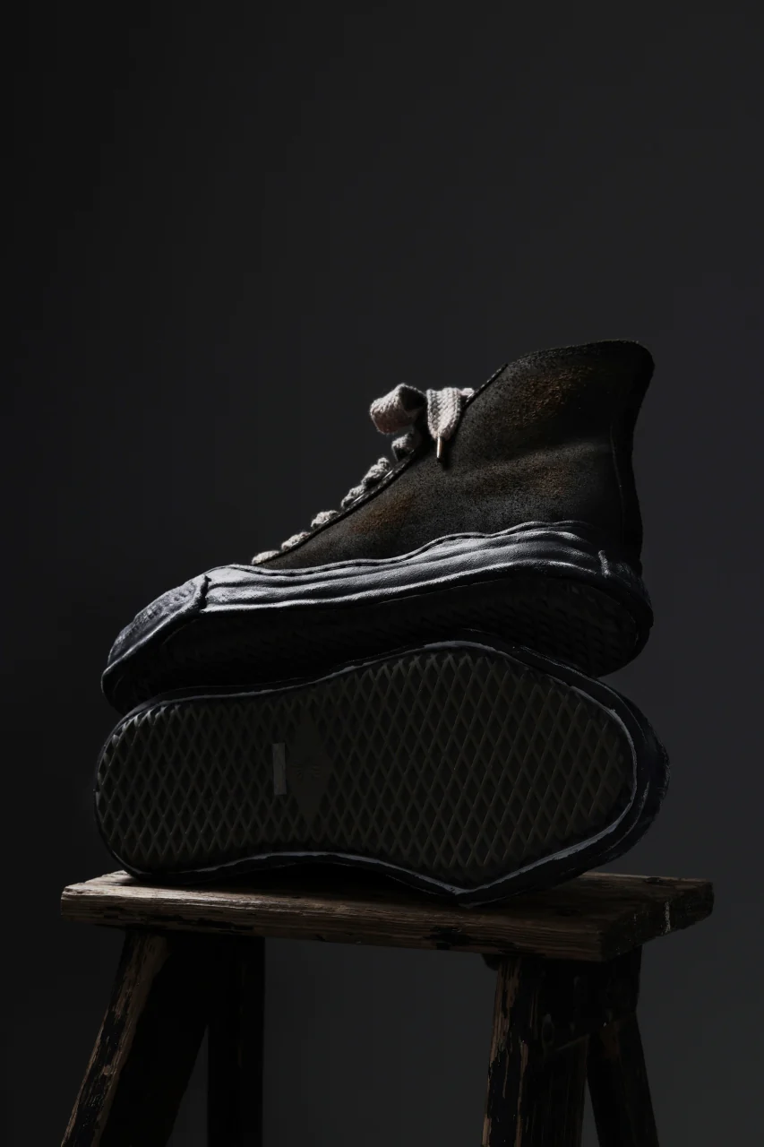 ISAMU KATAYAMA BACKLASH xx Maison MIHARA YASUHIRO “PETERSON” OG SOLE STEER SUEDE GARMENT-DYED HIGH-TOP SNEAKER (BLACK) - Image 38