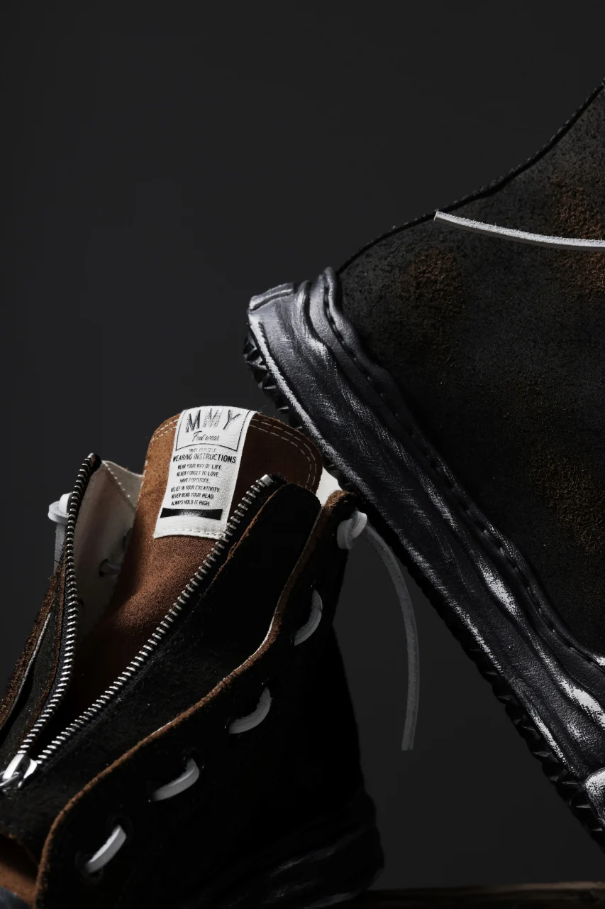 ISAMU KATAYAMA BACKLASH xx Maison MIHARA YASUHIRO “PETERSON” OG SOLE STEER SUEDE GARMENT-DYED HIGH-TOP SNEAKER (BLACK) - Image 40