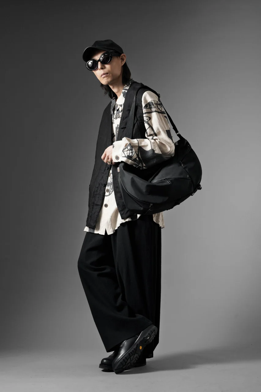 KLASICA "MALAKOFF" DECONSTRUCTED WORK WEAR VEST / CRISP FINISH AIRLY MICRO DOBBY (BLACK) - Image 16